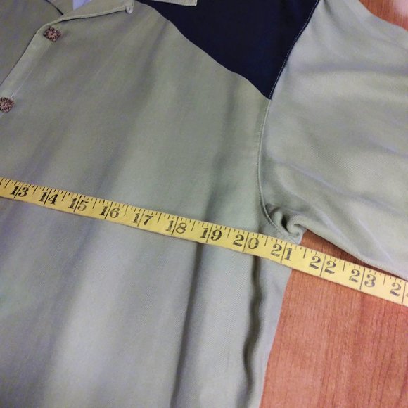 TOMMY BAHAMA TROPICAL HAWAIIAN SILK BUTTON DOWN - Picture 7 of 9